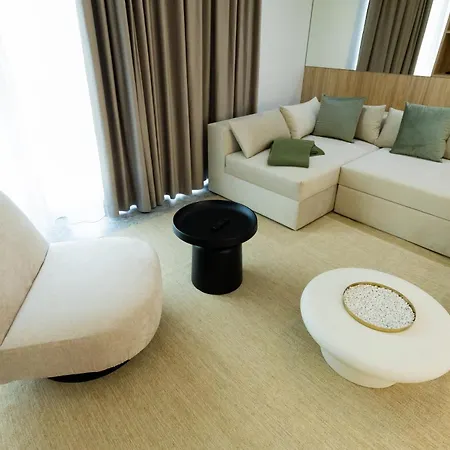 Nova New Boutique Building With Fee-based Parking & Terrace Apartment *